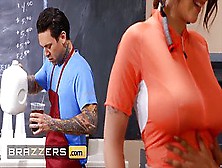 Busty (Gabbie Carter) Getting Multiple Orgasms From Sex Aficionado And Café Owner (Small Hands)