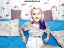 Webcam Alt Girl Shows Feet