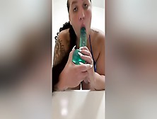 Thick Snowbunny Twerking In The Tub