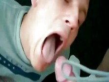 A Quick Blowjob And Swallow The Cum