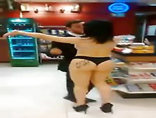 Mulher Tira A Roupa Em Posto Goiânia Pt1