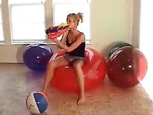 Emi Beachball Bounce