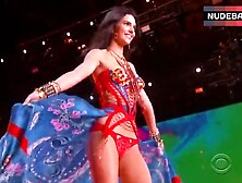 Kendall Jenner In Red Corset – The Victoria's Secret Fashion Show 2015