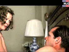 Faye Dunaway Shows Nipples – Chinatown