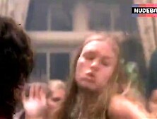 Julia Stiles Hot Danse On Table – 10 Things I Hate About You