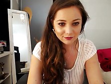 Amateur High For This Flashing Ass On Live Webcam