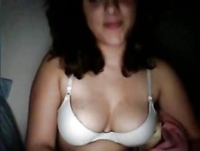 Brünette Milf Fingert Sich Vor Der Webcam