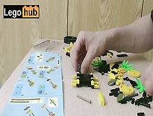 Building An Awesome Lego Bee While Stuck At Home Because Of The Coronavirus