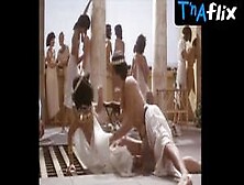 Zara Whites Breasts Scene In Joy Et Joan Chez Les Pharaons
