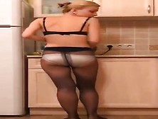Girlfriend Horny In The Kitchen