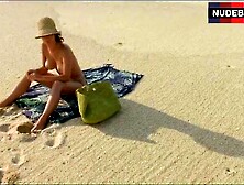 Maribel Verdu Topless On Beach – Y Tu Mama Tambien