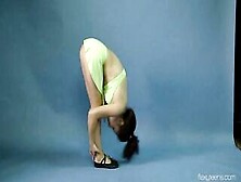 Mila Gimnasterka Unshaved Tight Goddess Doing Gymnastics
