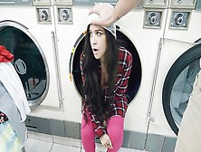 Latina Gets Facial In Laundromat