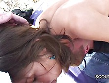 Checa Amateur Anal Threesome Sex In Public