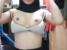 Malay Hottie Shows Off Fun Parts But No Hair