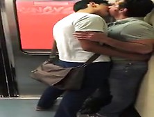 Romance En El Metro