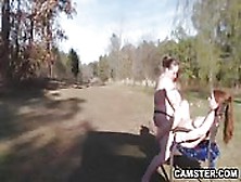 Lesbianas Cañeras En Un Parque