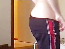 Sporty Babe Strips On A Webcam