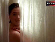 Lara Flynn Boyle Flashes Nude Ass – Threesome