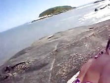 Porno Carioca Da Julia Dando A Buceta Na Praia Escondida Na Pedras