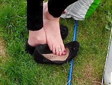 Candid Shoeplay Feet Dipping Sexy Toes