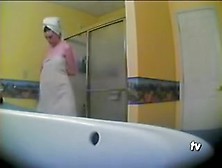 Voyeur Clip Shows A Teen In Bathroom