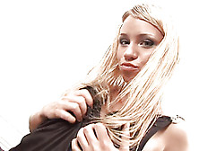 Обаятельная Блондинка Джессика Миллер Любит Играть С Черными Кожаными Болтами