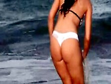 Chica En La Playa