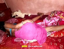 Jb Wife Bedroom Pe Mobile Dekh Raha Tha To Me Wife K Pass Jakar Wife K Hard C Aur Uske Gand Me First Time Dala Apne Landudai Ki
