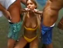 Nicolette Fuck And Suck At The Beach