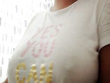 Chica Cutie Tetona Con Camiseta Mojada Joi En Español / Beauty Women With Leaking T-Shirt Joi Into Spanish