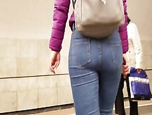 Asian Girl With Sexy Round Ass