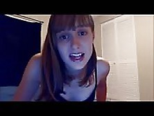 Garota Na Webcam Dá Dicas De Masturbação