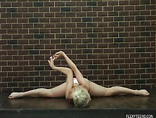 Fit Blonde Teen Can Bend Her Body In Amazing Ways