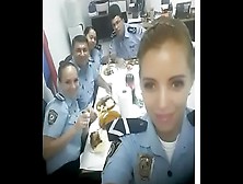 Novinha Gostosa Mostrando Que É Uma Policial Bem Boqueteira