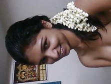 Sexy Meisje Uit India Laat Zich Lekker Verwennen Met Olie