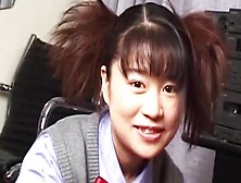 Die Versaute Japanische Schülerin Yuri Mitsui Beim Fingern In Geilem Solo