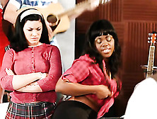 Hot Seniors Get Filled While They're In A Glee Club.