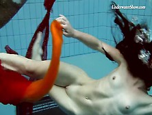 Underwater Show Featuring Lady-Love's Underwatershow Sex