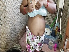Hot Desi Bhabi Nude Show.. And Boobs Massage... Desi Bhabi Nude Bath In Bathroom