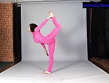 Flexyteen Violeta Does Awesome Gymnastics