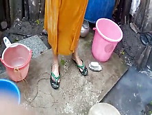Bhabhi Ki Ka Hot Petticoat Bathing In Open