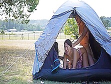 Je La Baise Dans La Tente Au Camping A La Ferme