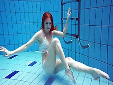 Sweet Underwater Hottest Babe Zelenkina Swims Naked