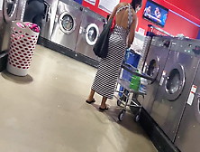 Curvy Older Milf Showing Off Vpls In The Laundromat