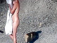 Mature Woman Spied When She Bent Over