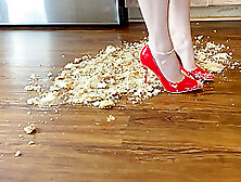 Cake Crush With Bare Feet And Heels 1080P 30Fps H264 128Kbi