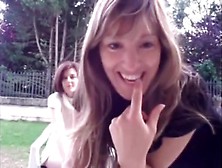 2 Copines Devant Leur Webcam