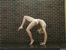 Cute Flexi Teen Babe Does Gymnastics Naked Dora Tornaszkova