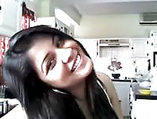 Une Belle Ado Indienne Exhibe Son Joli Cul En Webcam